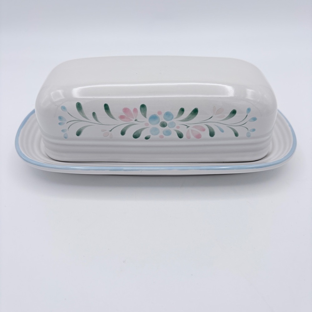 Vintage Fascino Stoneware Floral Butter Dish With Lid 7 3/4 inch